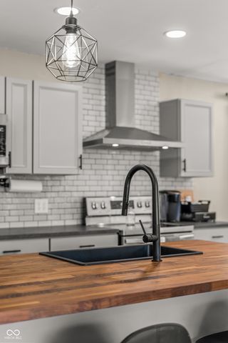 6716 E 96th Street, Fishers, IN 46038