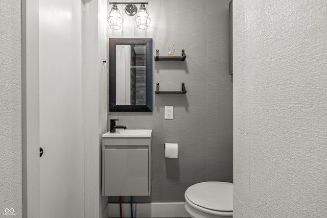 6716 E 96th Street, Fishers, IN 46038