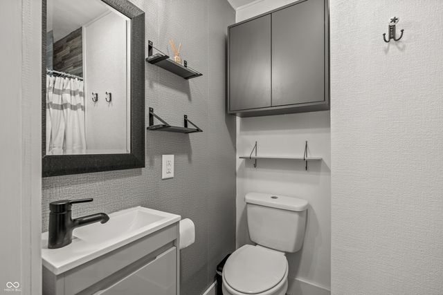 6716 E 96th Street, Fishers, IN 46038