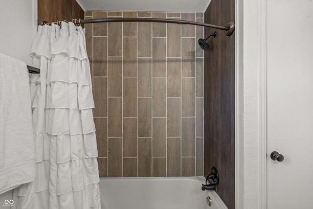 6716 E 96th Street, Fishers, IN 46038