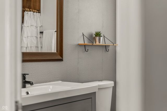 6716 E 96th Street, Fishers, IN 46038