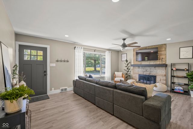 6716 E 96th Street, Fishers, IN 46038