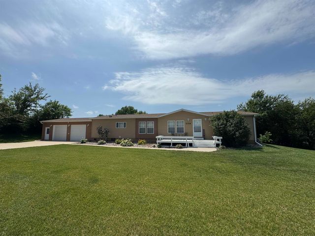 709 6th Street, Parkersburg, IA 50665