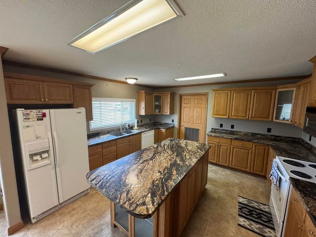 709 6th Street, Parkersburg, IA 50665