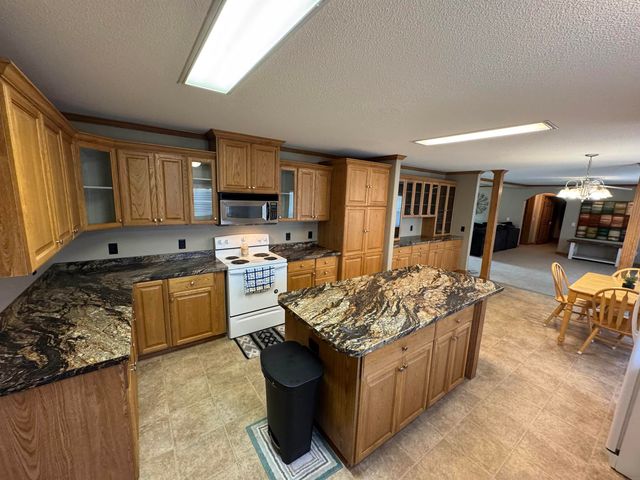709 6th Street, Parkersburg, IA 50665