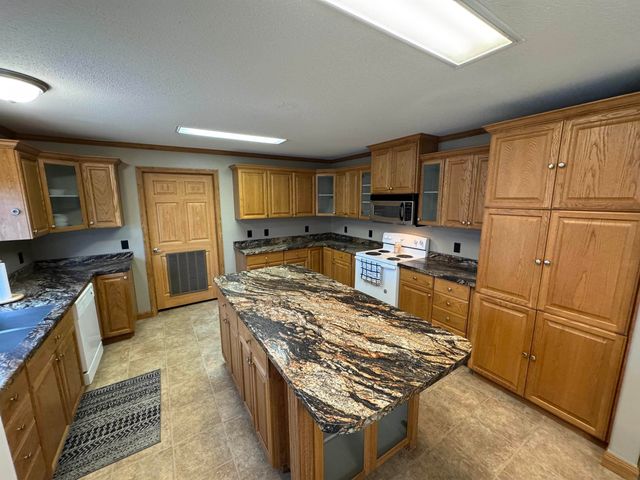 709 6th Street, Parkersburg, IA 50665
