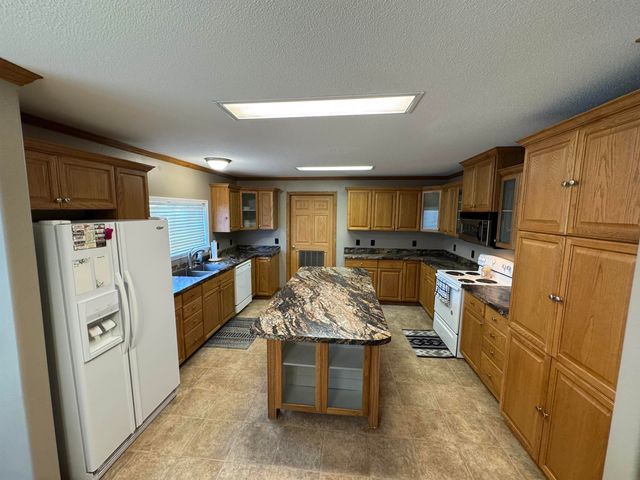 709 6th Street, Parkersburg, IA 50665