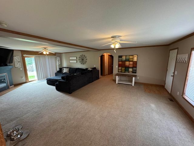 709 6th Street, Parkersburg, IA 50665