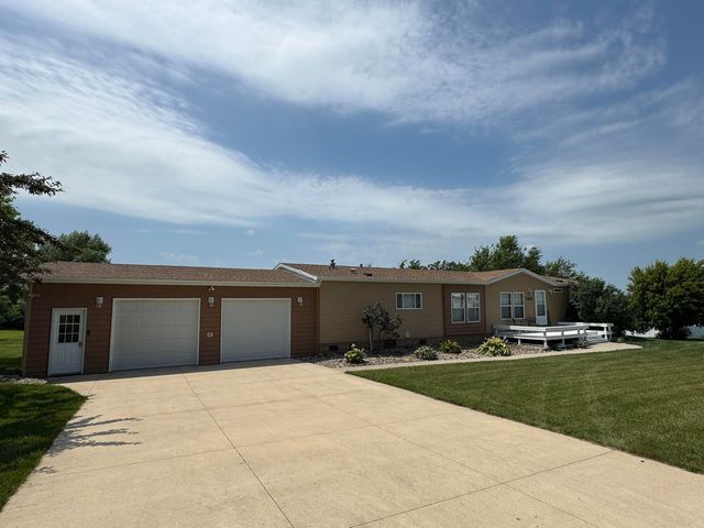 709 6th Street, Parkersburg, IA 50665