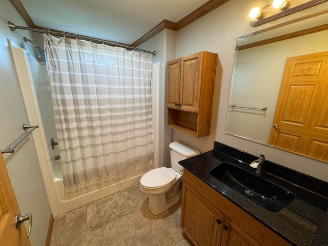 709 6th Street, Parkersburg, IA 50665