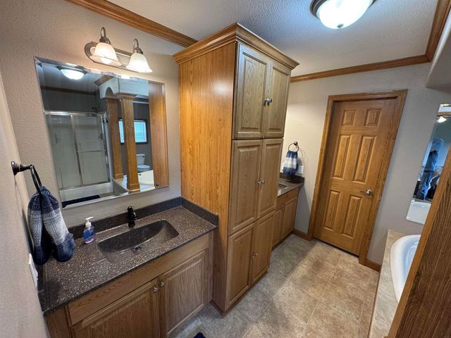 709 6th Street, Parkersburg, IA 50665