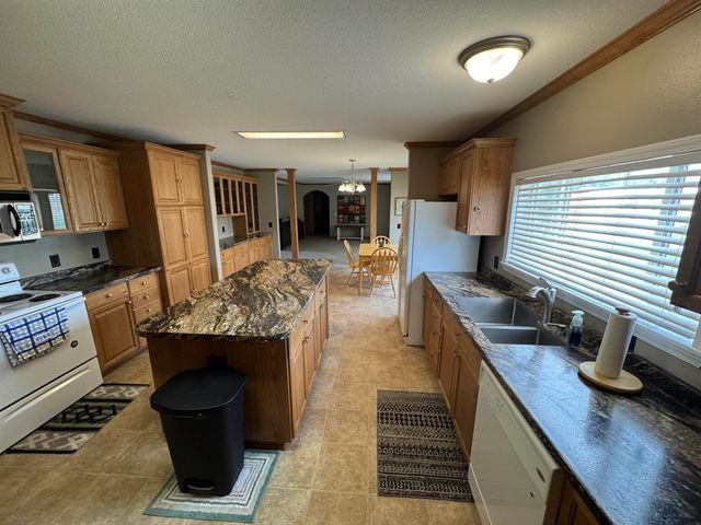 709 6th Street, Parkersburg, IA 50665