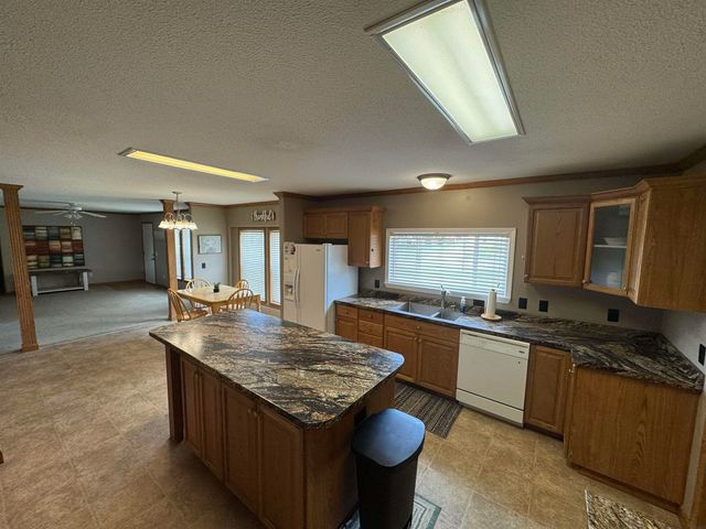 709 6th Street, Parkersburg, IA 50665