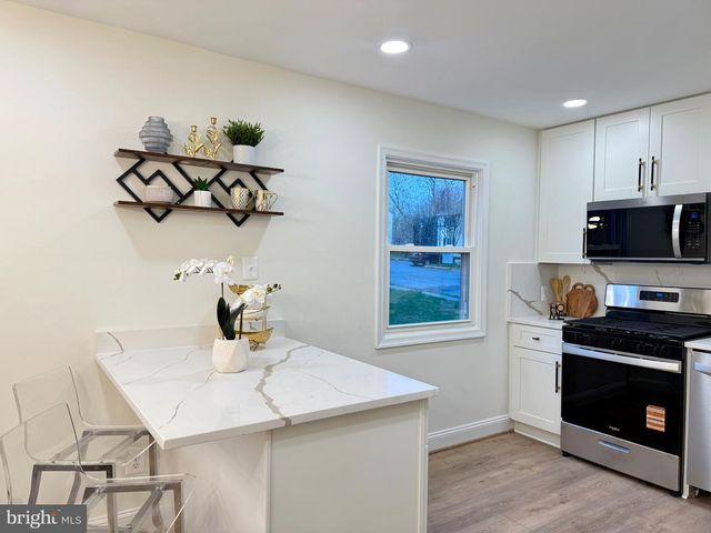 9662 WESTPORT LN, Burke, VA 22015