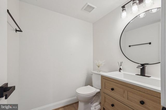 9662 WESTPORT LN, Burke, VA 22015