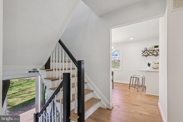 9662 WESTPORT LN, Burke, VA 22015