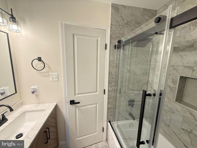 9662 WESTPORT LN, Burke, VA 22015