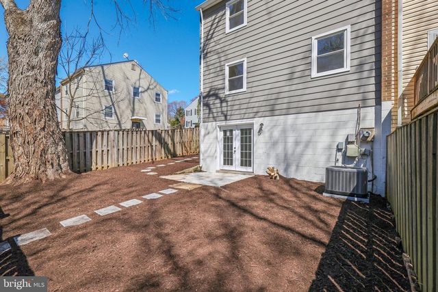 9662 WESTPORT LN, Burke, VA 22015