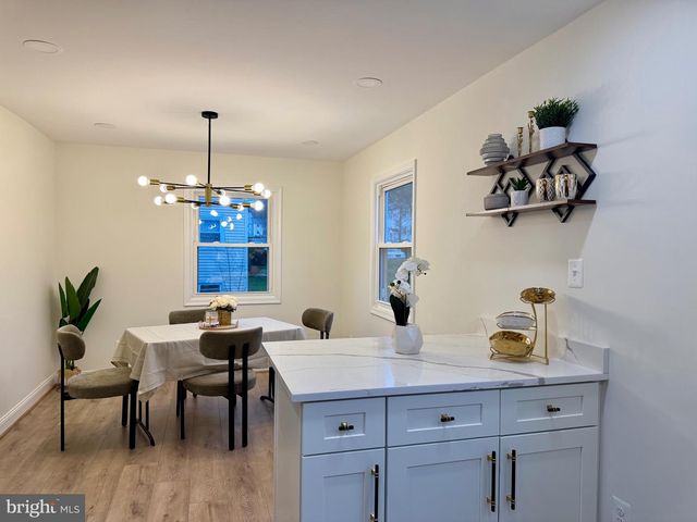 9662 WESTPORT LN, Burke, VA 22015