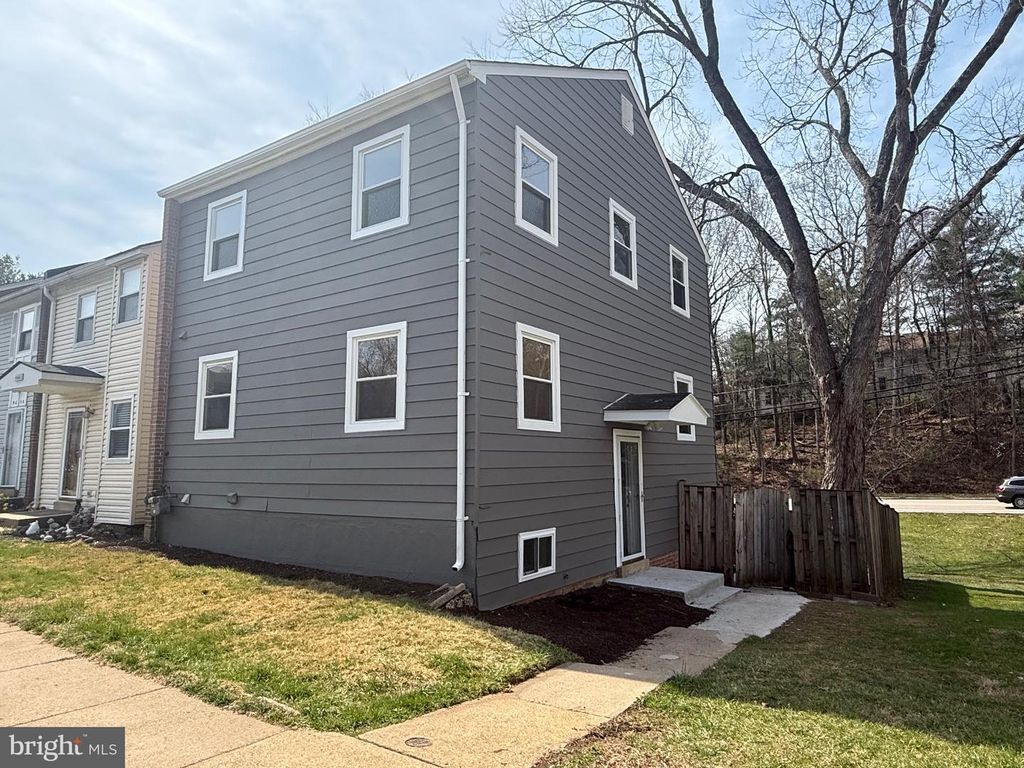 9662 WESTPORT LN, Burke, VA 22015