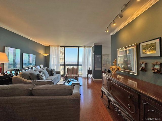 27110 Grand Central Parkway 24R, Floral Park, NY 11005