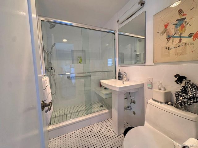 27110 Grand Central Parkway 24R, Floral Park, NY 11005