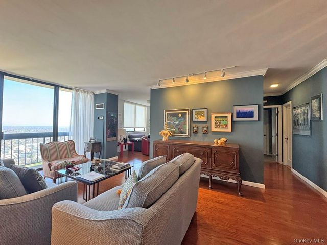 27110 Grand Central Parkway 24R, Floral Park, NY 11005