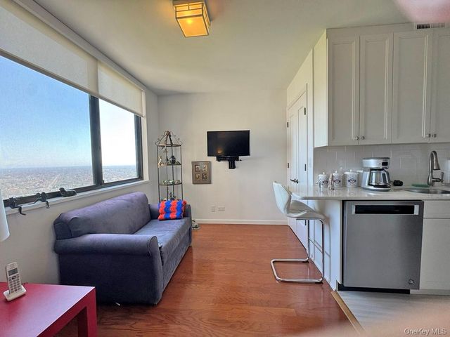27110 Grand Central Parkway 24R, Floral Park, NY 11005