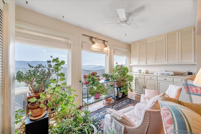 4923 Hunting Hills CT, Roanoke, VA 24018