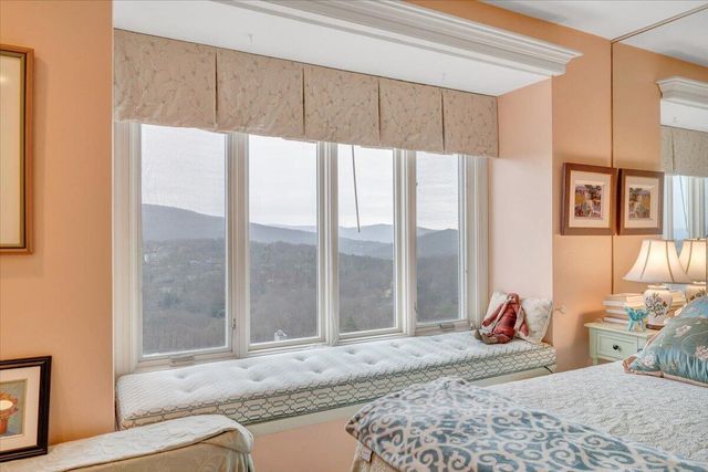 4923 Hunting Hills CT, Roanoke, VA 24018