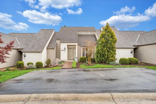 4923 Hunting Hills CT, Roanoke, VA 24018