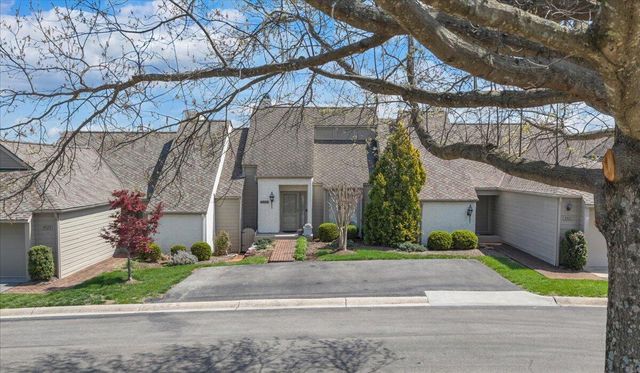 4923 Hunting Hills CT, Roanoke, VA 24018