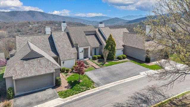 4923 Hunting Hills CT, Roanoke, VA 24018