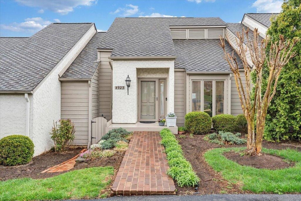 4923 Hunting Hills CT, Roanoke, VA 24018