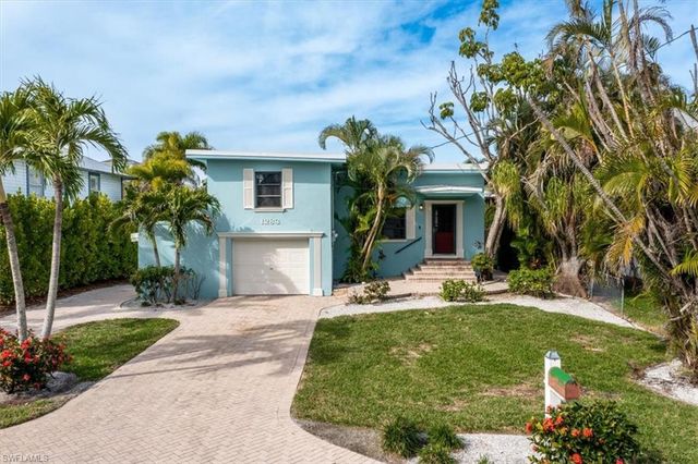 1283 Grand Canal DR, Naples, FL 34110