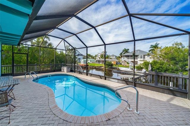 1283 Grand Canal DR, Naples, FL 34110