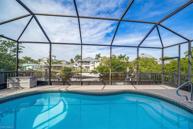 1283 Grand Canal DR, Naples, FL 34110