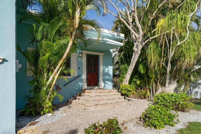 1283 Grand Canal DR, Naples, FL 34110