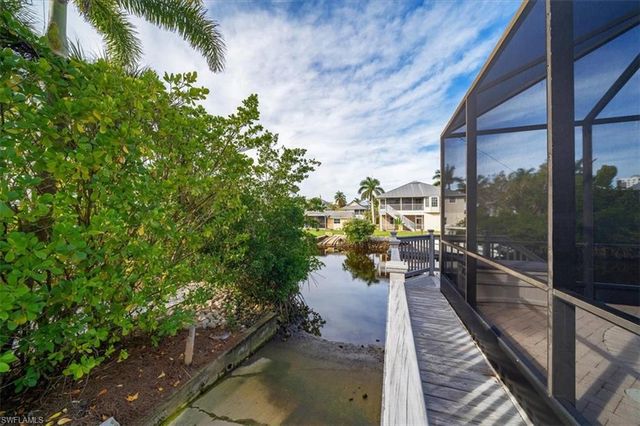 1283 Grand Canal DR, Naples, FL 34110