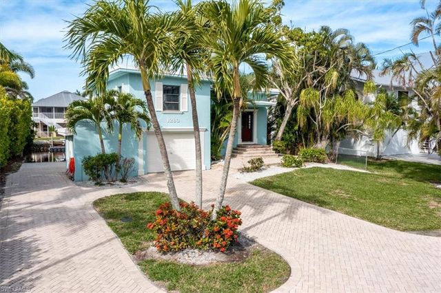 1283 Grand Canal DR, Naples, FL 34110