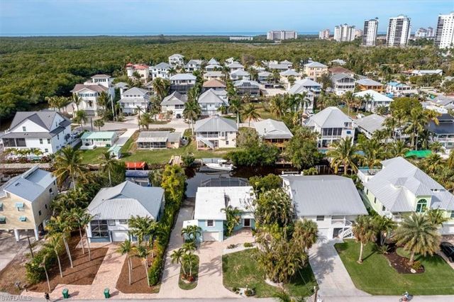 1283 Grand Canal DR, Naples, FL 34110