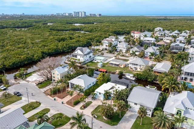 1283 Grand Canal DR, Naples, FL 34110