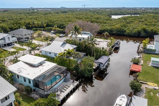 1283 Grand Canal DR, Naples, FL 34110