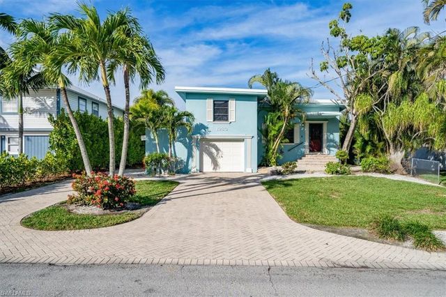 1283 Grand Canal DR, Naples, FL 34110