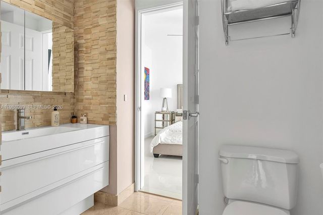 3370 HIDDEN BAY DR 2210, Aventura, FL 33180