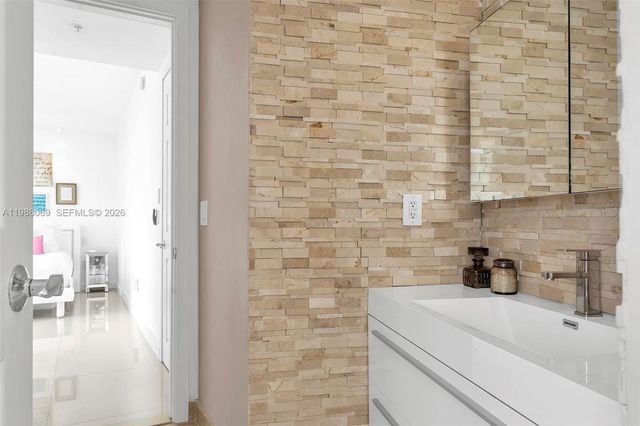 3370 HIDDEN BAY DR 2210, Aventura, FL 33180