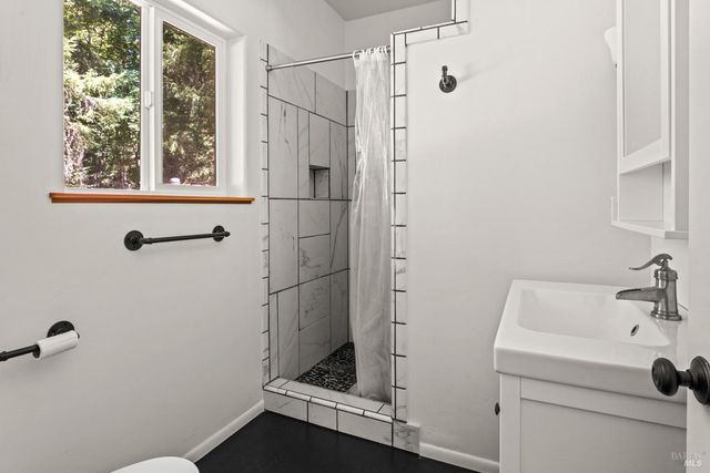 4340 Blackhawk Dr, Willits, CA 95490