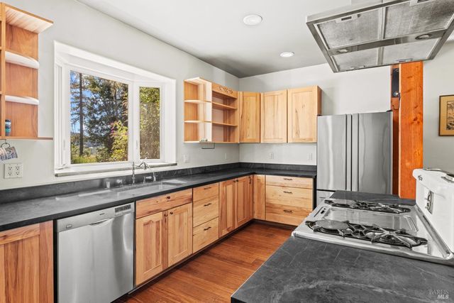 4340 Blackhawk Dr, Willits, CA 95490