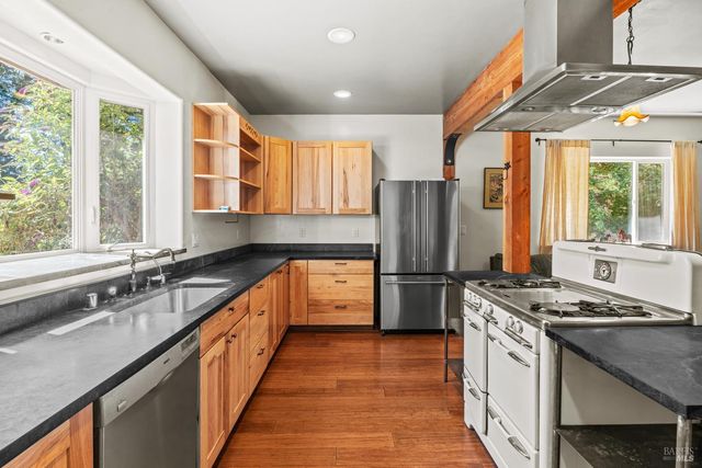 4340 Blackhawk Dr, Willits, CA 95490