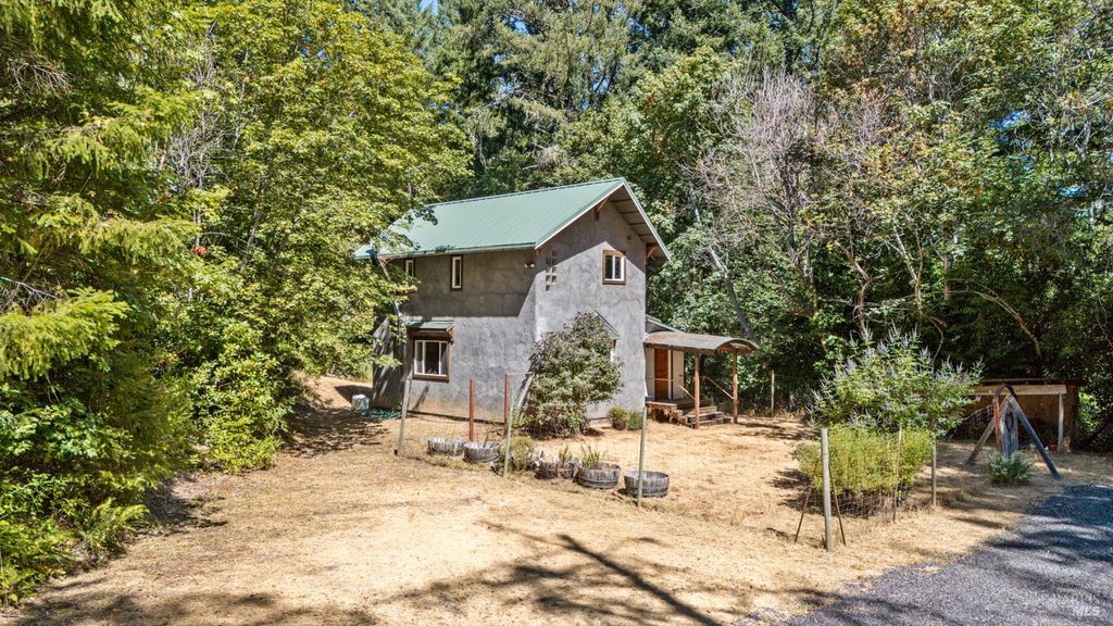 4340 Blackhawk Dr, Willits, CA 95490